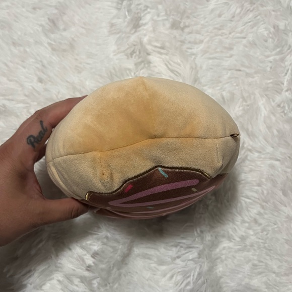 Original Squishmallows DEJA the CHOCOLATE SPRINKLE DONUT 8" PLUSH - Picture 6 of 7